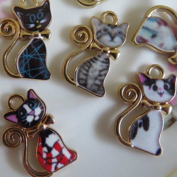 SET 10 Cat Charms Gold Tone Metal (F95) - Picture 2 of 4